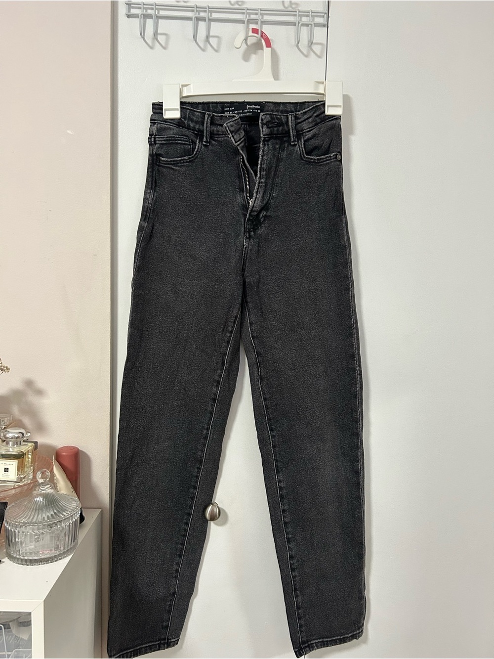 Stradivarius High-Rise Mom Slim Jeans